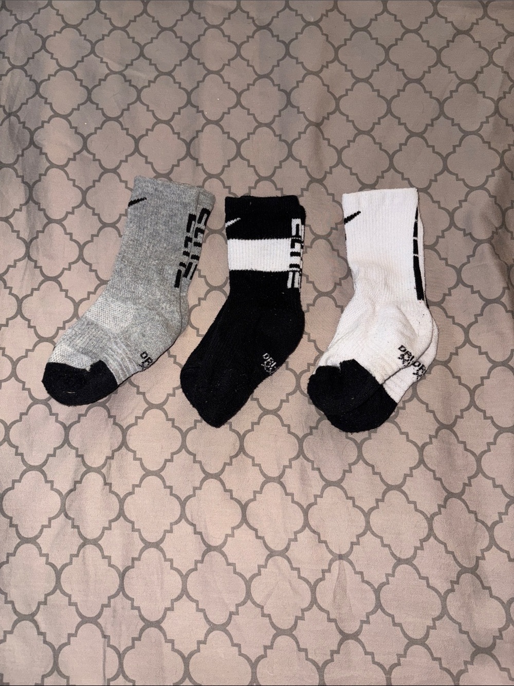 Nike elite Boys' Athletic Crew Socks - Black, White, Gray (3-Pack)